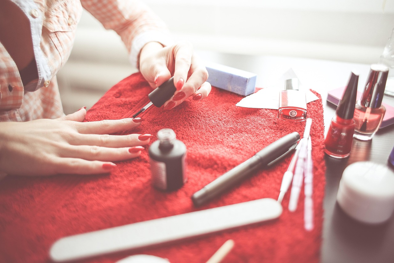 Qual é a diferença entre amaciante de cutículas e amolecedor de cutículas?