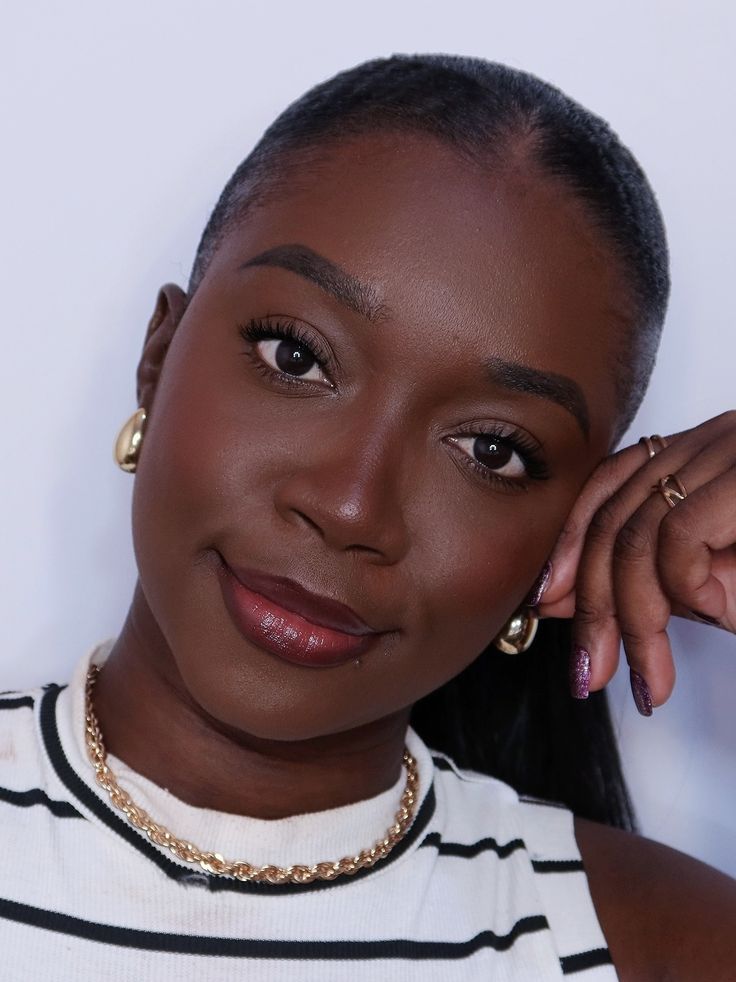 Maquiagem básica pele negra